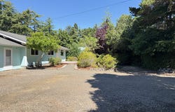 88076 Leeward Dr, Florence, OR 97439