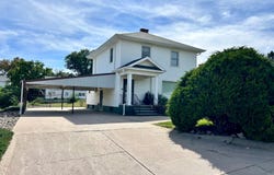 531 W 8th Ave, Benkelman, NE 69021