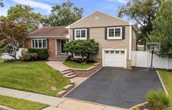 15 Eleanor Road, Plainview, NY 11803
