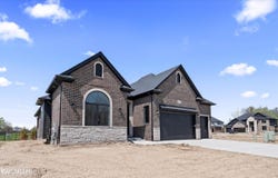 18816 Via Firenze, Macomb, MI 48044