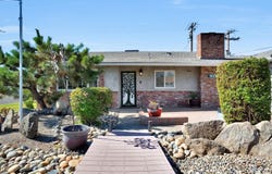 805 W Mulberry Drive, Hanford, CA 93230