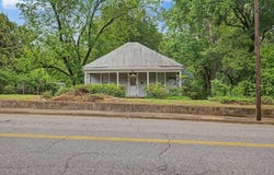 790 COLONIAL Rd, Memphis, TN 38117