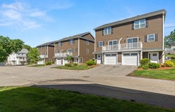 4 Fairview St, Chelmsford, MA 01863