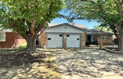 6903 Gary Avenue, Lubbock, TX 79413