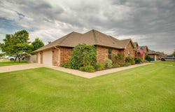 2002 Daybreak Ln, Enid, OK 73703