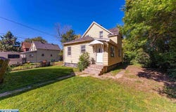 212 S 8th St, Virginia, MN 55792
