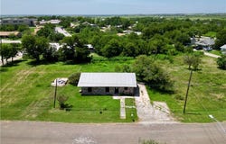 209 Prairie Avenue, Rogers, TX 76569