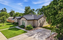 1905 S College St, Georgetown, TX 78626