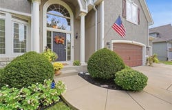 9623 Falcon Valley Dr, Lenexa, KS 66220