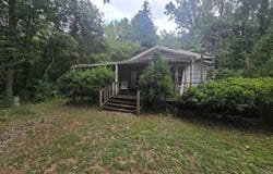 907 Pondfield Rd, Gaffney, SC 29340