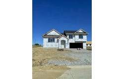 860 Siesta Dr, Tiffin, IA 52340