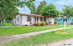 205 N Mesquite Avenue, Luling, TX 78648