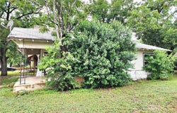 123 E Davis Street, Luling, TX 78648