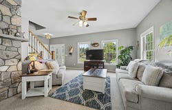 5 School St, Granby, MA 01033