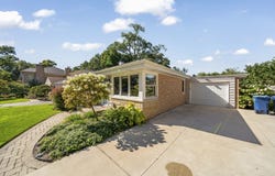 1960 Milton Avenue, Northbrook, IL 60062