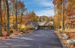 104 Surrey Lane, Lords Valley, PA 18428