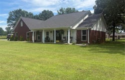 68 Pickle LN, Heavener, OK 74937
