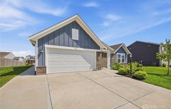 790 Hunters Run Drive, Brookville, OH 45309