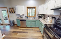1608 Woodside Circle, Fairfield, IA 52556