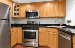 6705 N Kendall Dr, Pinecrest, FL 33156