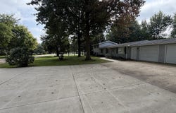 10083 Elizabeth Road, Bloomington, IL 61705
