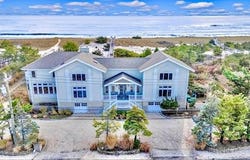 605 Dune Road, Westhampton, NY 11977
