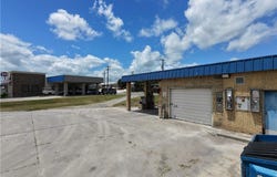 207 S Nueces, George West, TX 78022