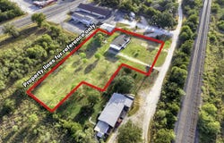 680 SE FRONT AVE E, Sabinal, TX 78881