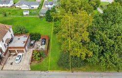 Geneva Avenue, Struthers, OH 44471