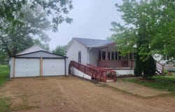 208 S Clark St, Viborg, SD 57070