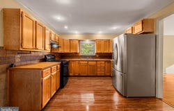 120 E PARK Avenue, WILLIAMSTOWN, NJ 08094