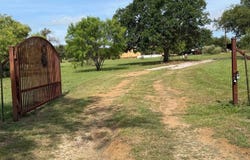 206 Thurman Loop, Llano, TX 78643