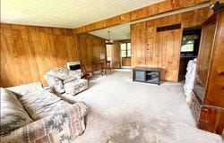 28 S Grove Avenue, Reedsville, WV 26547