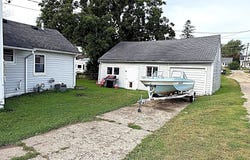 130 6th Street SW, Plainview, MN 55964