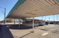 304 E Sealy Ave, Monahans, TX 79756