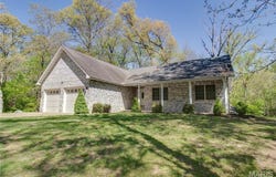 19383 Deer Run, Brighton, IL 62012