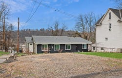 856 Cleveland Ave, Brackenridge, PA 15014