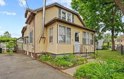 81 Healey St, Springfield, MA 01151
