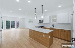 369 6th Avenue, Newark, NJ 07107