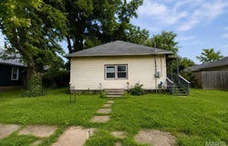 802 W 9th St, Johnston City, IL 62951