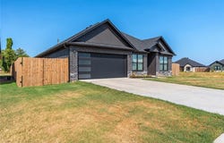 515 Waggoner LN, Barling, AR 72923