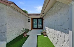 20102 NW 62nd Ave, Hialeah, FL 33015