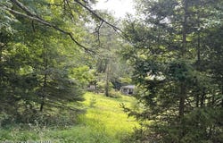 410 Hunters Farm Road, Henryville, PA 18332