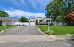 7 Talbot Lane, Smithtown, NY 11787