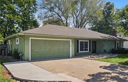 303 SW Pryor Road, Lee's Summit, MO 64081