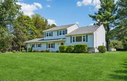 672 Thruway Dr, Bridgewater Twp., NJ 08807-1643
