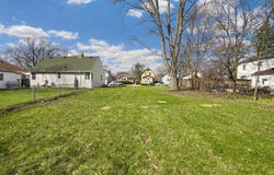909 Highland Avenue, Waukegan, IL 60085