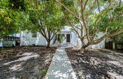 8942 Carlyle Ave, Surfside, FL 33154