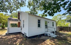 4 Wolfe St, Springfield, MA 01020
