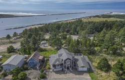 15710 Oceanview Avenue, Rockaway Beach, OR 97136